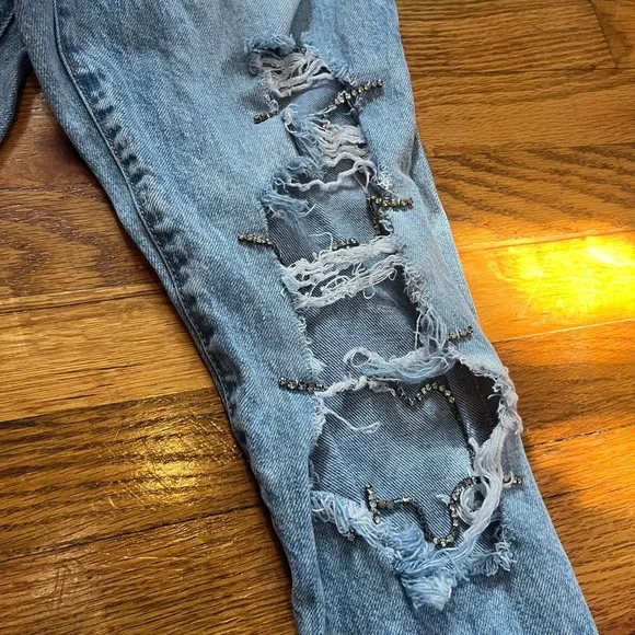 Forever 21 high rise ripped jeans with diamond accents - Picture 3 of 9